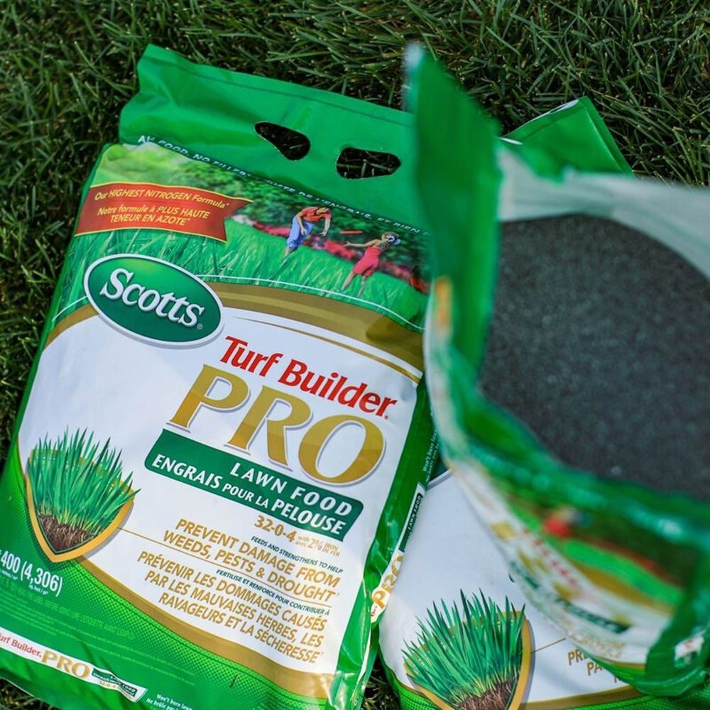 Turf Builder PRO Lawn Fertilizer, 800-m2