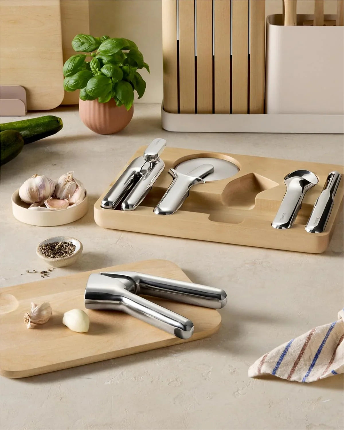 Kitchen Tool Set - Five-piece essential kitchen items - Made of stainless steel - Includes can opener, pizza cutter, garlic press, ice cream scoop, vegetable peeler and storage organizer box