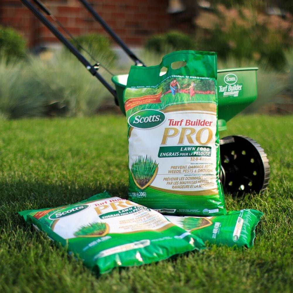 Turf Builder PRO Lawn Fertilizer, 800-m2
